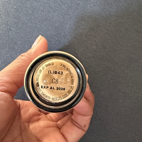 Brand new MAC Cosmetics Studio Fix Fluid SPF 15 Foundation - C8 - Picture 3 of 3